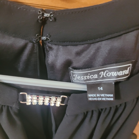 Jessica Howard Black Halter Keyhole Formal Dress with Sheer Cape Size 14 - Picture 3 of 8